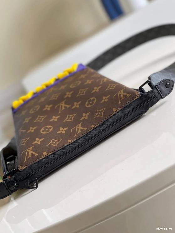 WIS MESSENGER VUITTON LOUIS CRUISER 1123